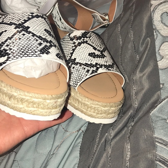 Snake print sandals - Picture 4 of 4